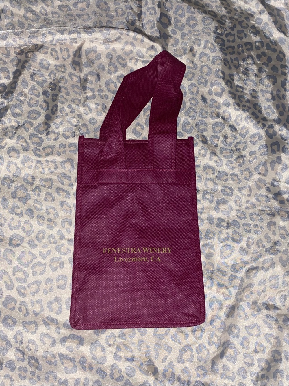 Burgundy fabric wine tote bag